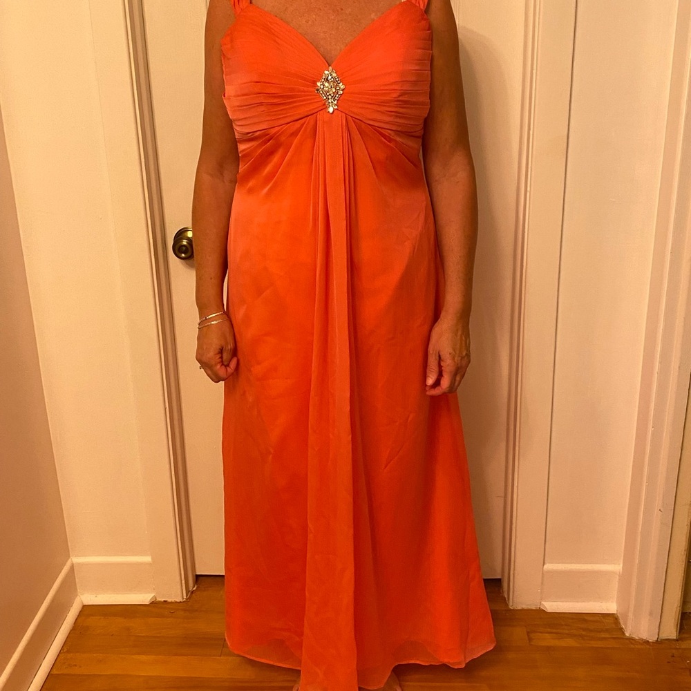 Ballroom dress or bridesmaid dress Robe de bal ou de demoiselle d'honneur